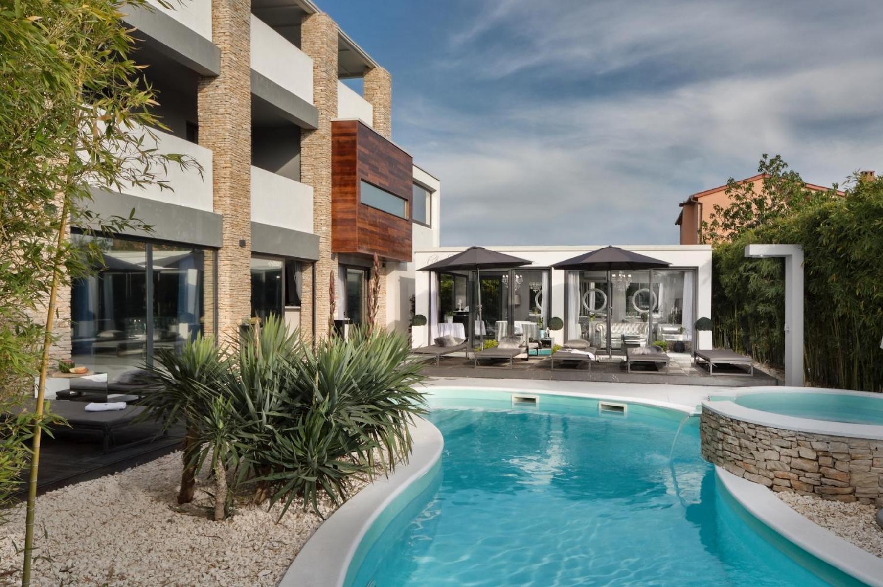 Boutique Hotel Chevalier By Bura Hotels - Adults Only Medulin Exterior photo
